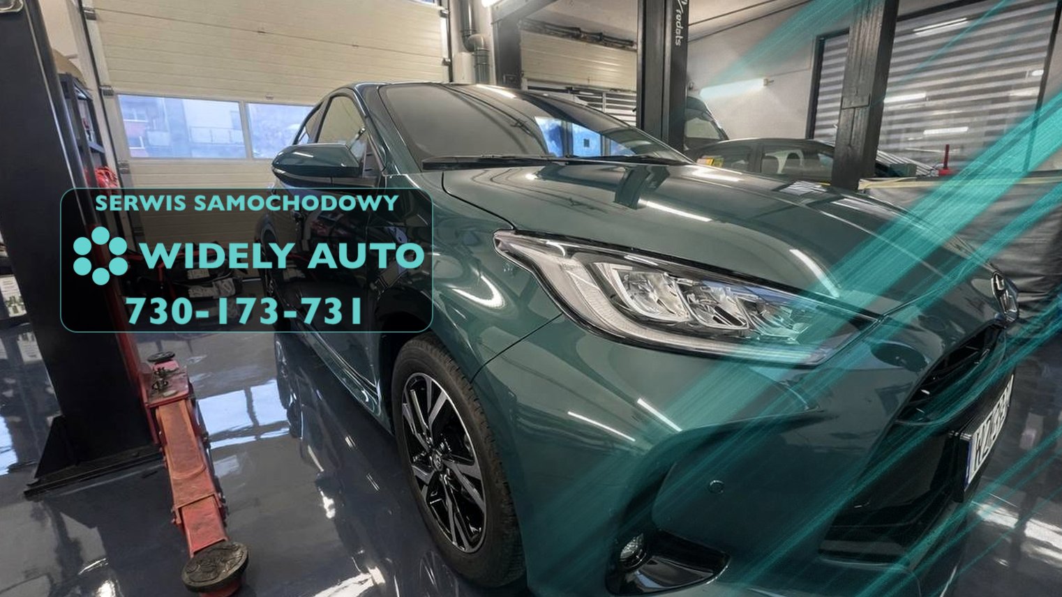 Wnętrze warsztatu Widely Auto w Sopocie — samochody na stanowiskach serwisowych